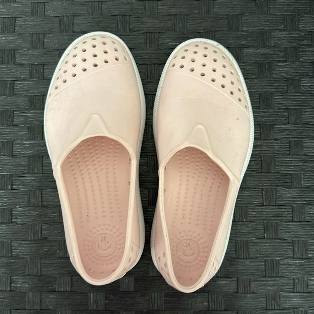 Blush native girls shoes